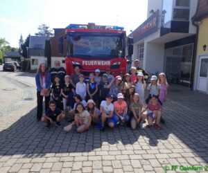 Volksschule Gainfarn zu Besuch bei der Feuerwehr